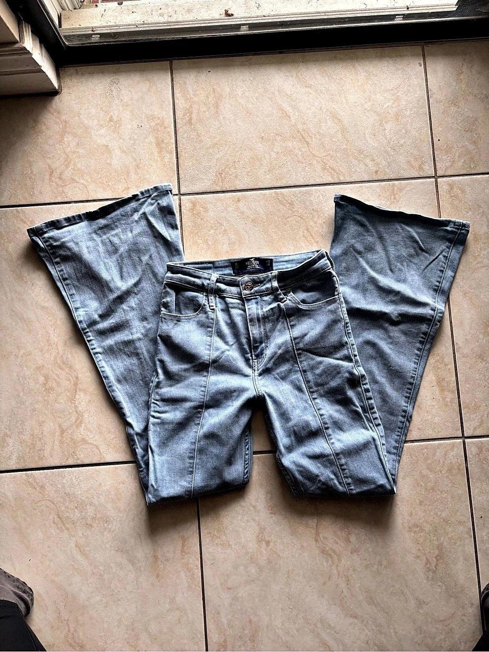 Hollister High-Rise Flare Jeans in Blue Waist 26